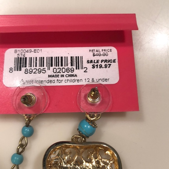 Lot of Betsey Johnson pierced earrings. - Picture 5 of 5